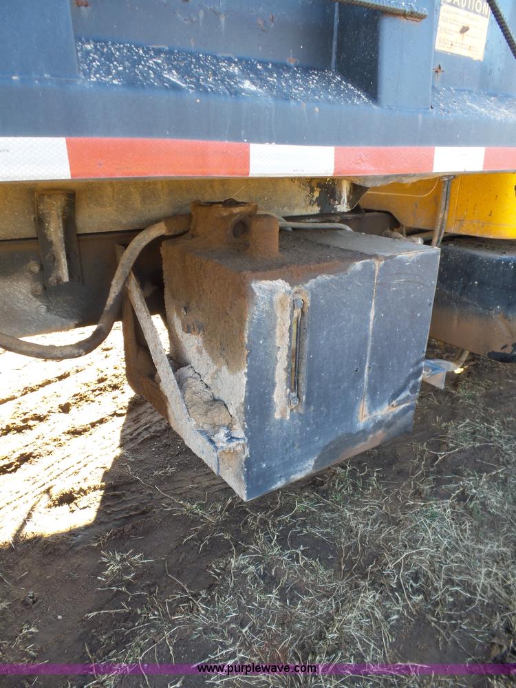 image for item K5776 2000 International F4900 dump truck