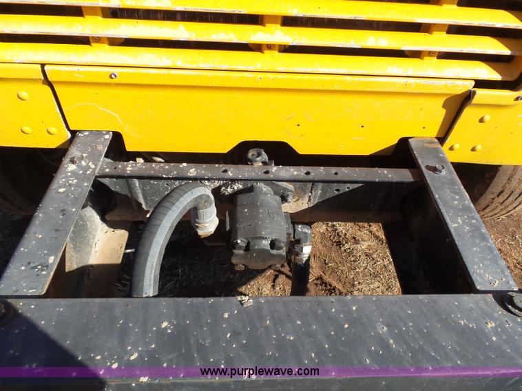 image for item K5776 2000 International F4900 dump truck