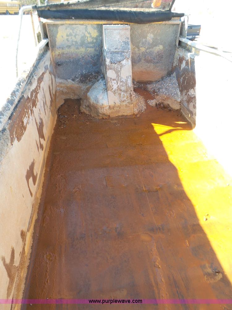 image for item K5776 2000 International F4900 dump truck