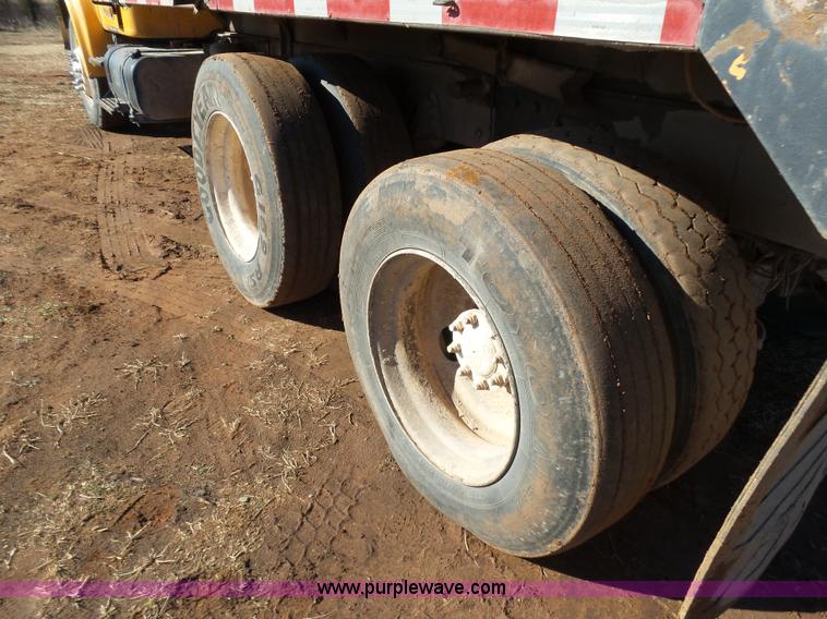 image for item K5776 2000 International F4900 dump truck