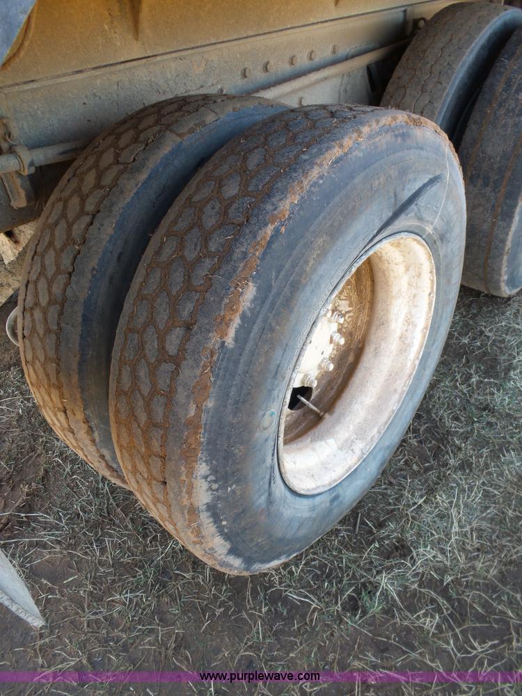 image for item K5776 2000 International F4900 dump truck