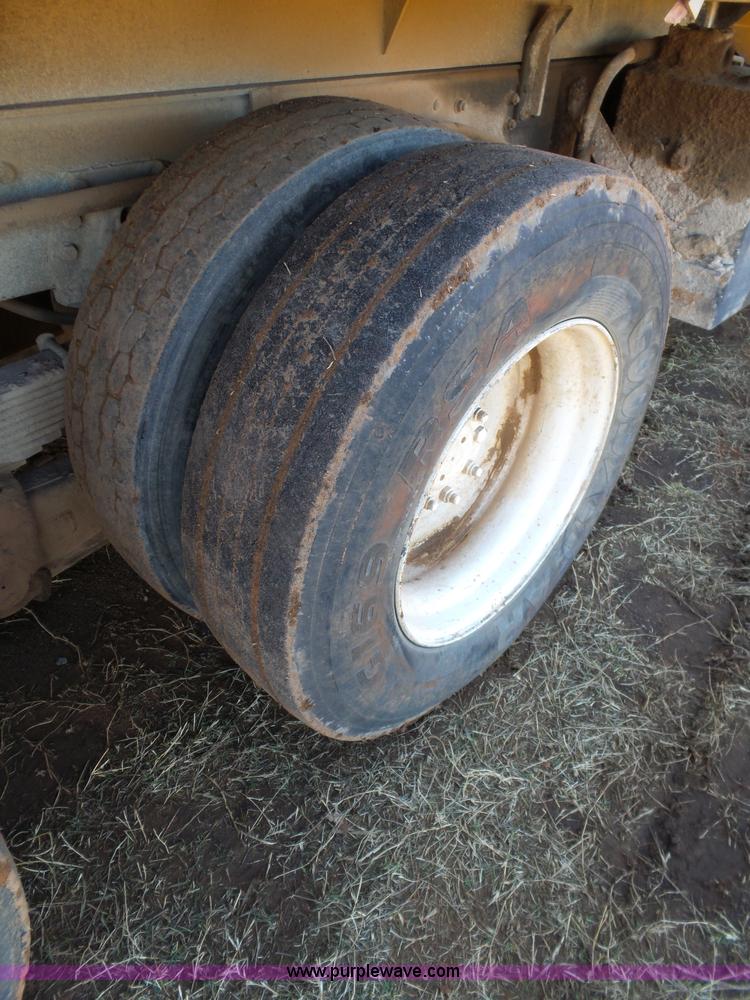 image for item K5776 2000 International F4900 dump truck