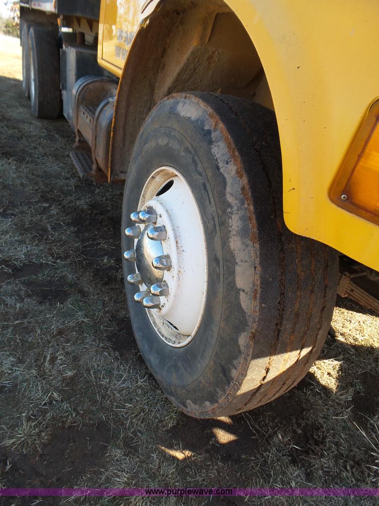 image for item K5776 2000 International F4900 dump truck