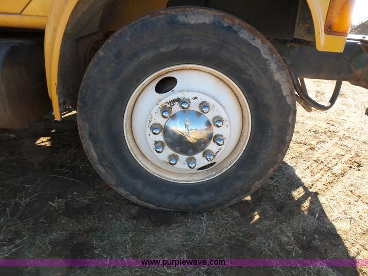 image for item K5776 2000 International F4900 dump truck