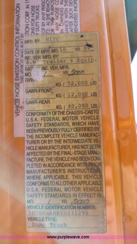 image for item K5776 2000 International F4900 dump truck