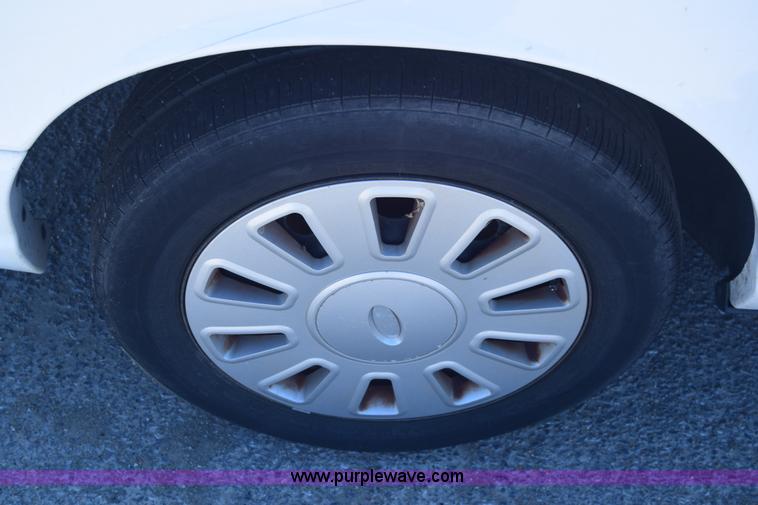 image for item K8695 2007 Ford Crown Victoria Police Interceptor