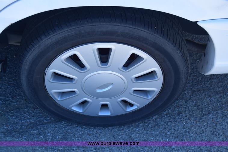 image for item K8695 2007 Ford Crown Victoria Police Interceptor