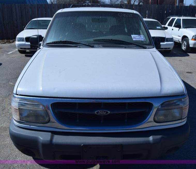 image for item K8696 2000 Ford Explorer SUV