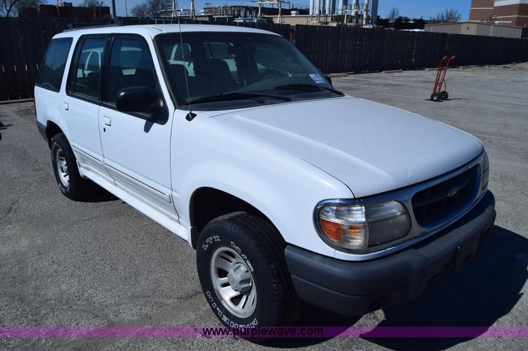 image for item K8696 2000 Ford Explorer SUV