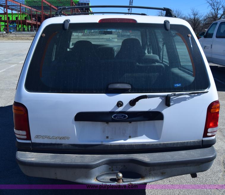 image for item K8696 2000 Ford Explorer SUV
