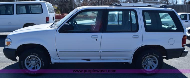 image for item K8696 2000 Ford Explorer SUV