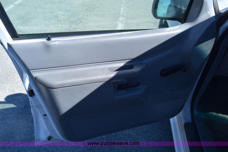 image for item K8696 2000 Ford Explorer SUV