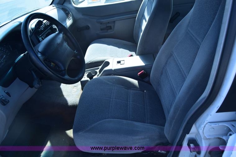 image for item K8696 2000 Ford Explorer SUV