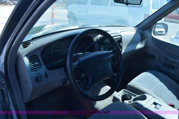 image for item K8696 2000 Ford Explorer SUV