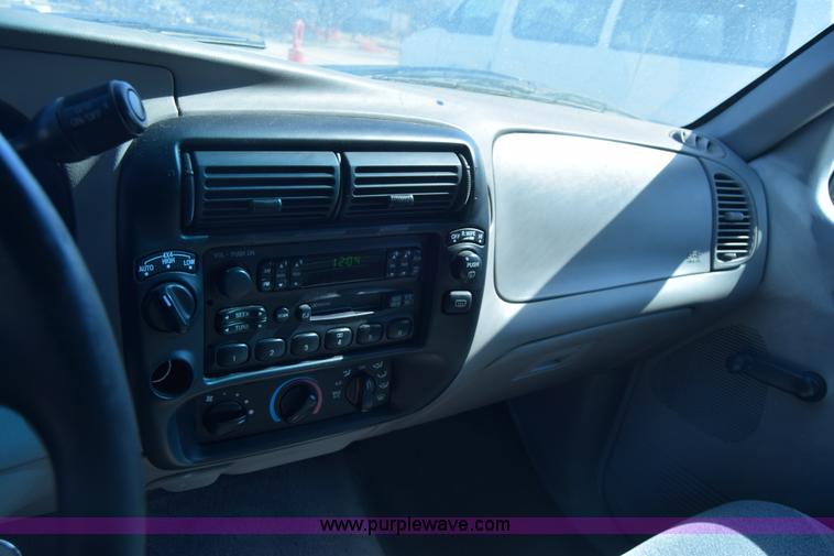 image for item K8696 2000 Ford Explorer SUV