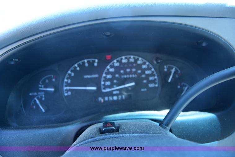 image for item K8696 2000 Ford Explorer SUV