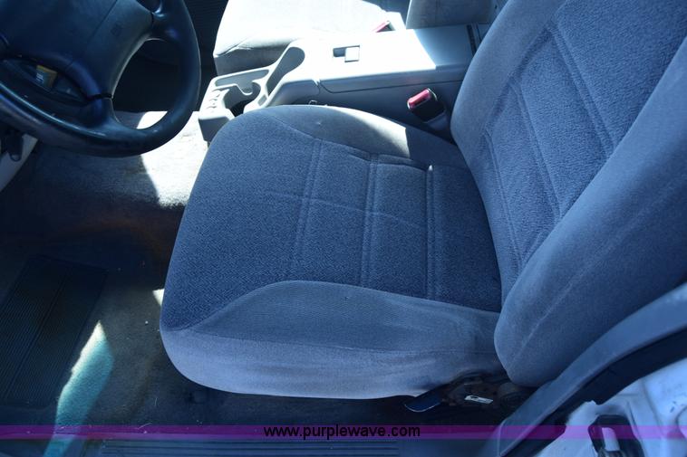 image for item K8696 2000 Ford Explorer SUV