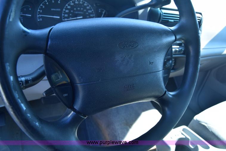 image for item K8696 2000 Ford Explorer SUV