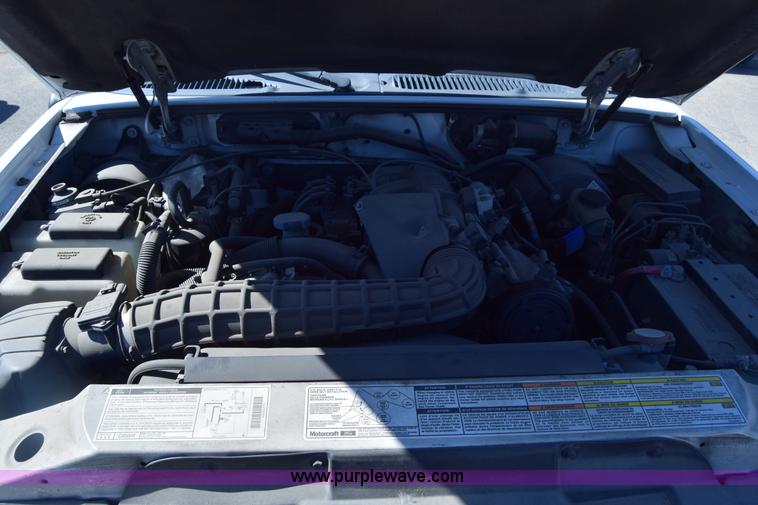 image for item K8696 2000 Ford Explorer SUV