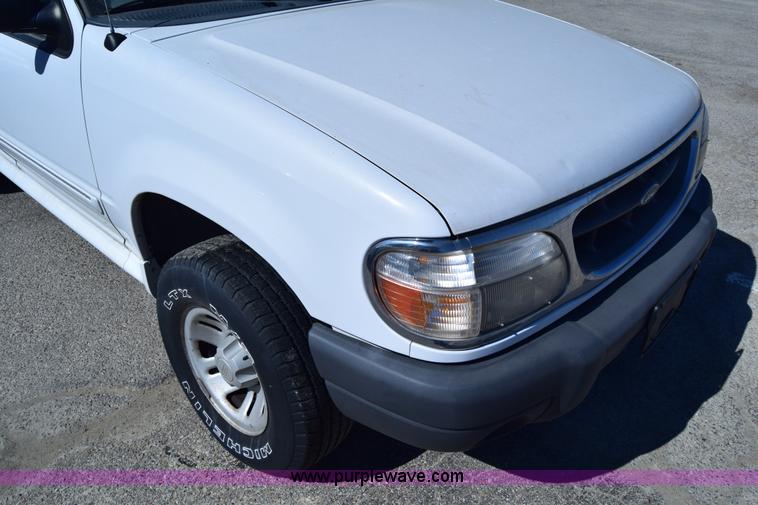 image for item K8696 2000 Ford Explorer SUV