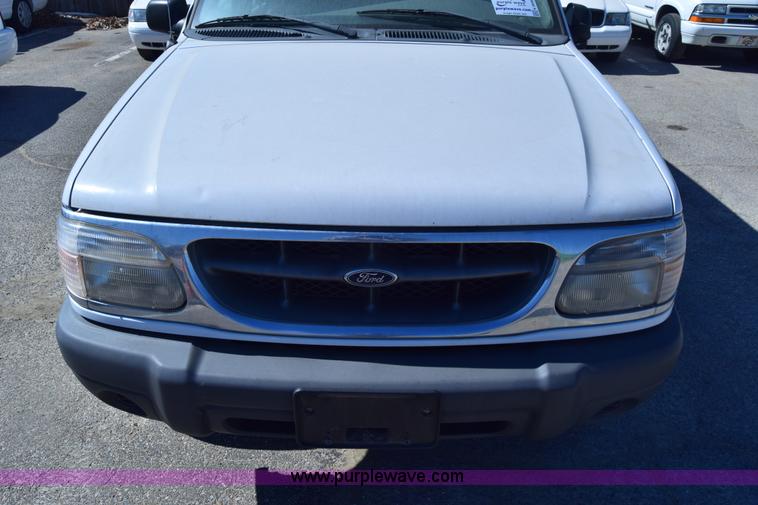 image for item K8696 2000 Ford Explorer SUV