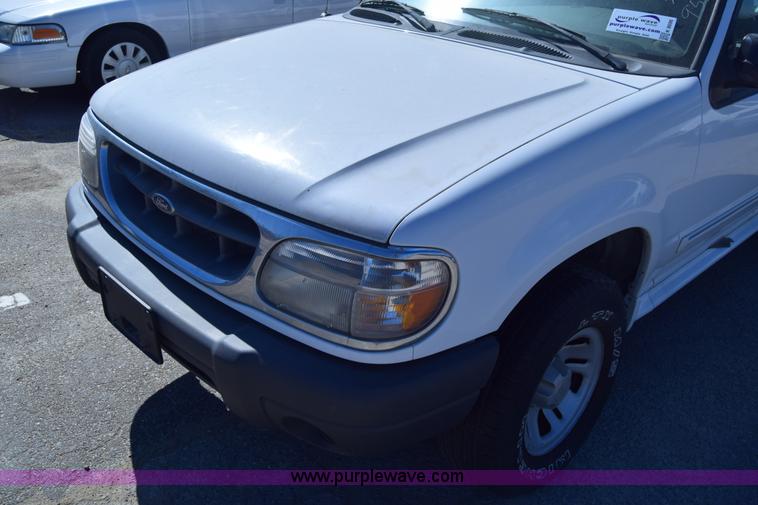 image for item K8696 2000 Ford Explorer SUV