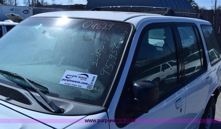 image for item K8696 2000 Ford Explorer SUV