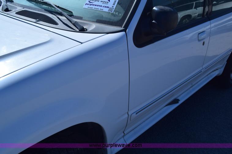 image for item K8696 2000 Ford Explorer SUV