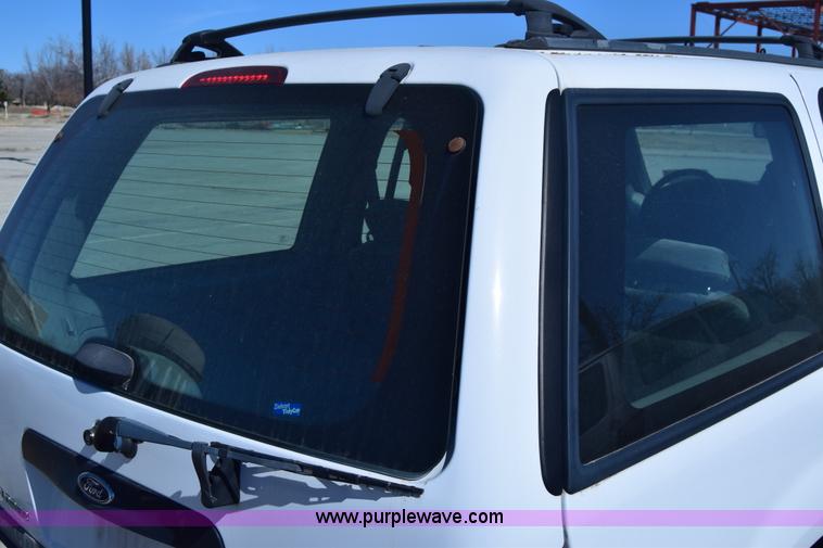 image for item K8696 2000 Ford Explorer SUV