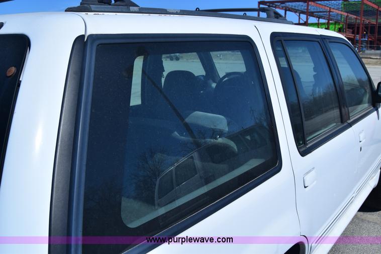 image for item K8696 2000 Ford Explorer SUV