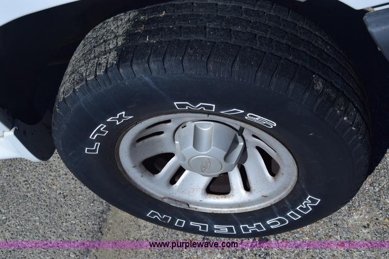 image for item K8696 2000 Ford Explorer SUV