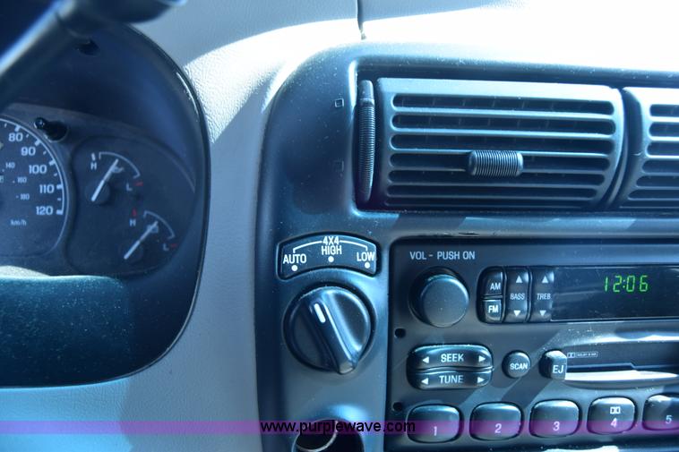 image for item K8696 2000 Ford Explorer SUV