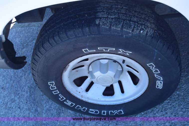 image for item K8696 2000 Ford Explorer SUV