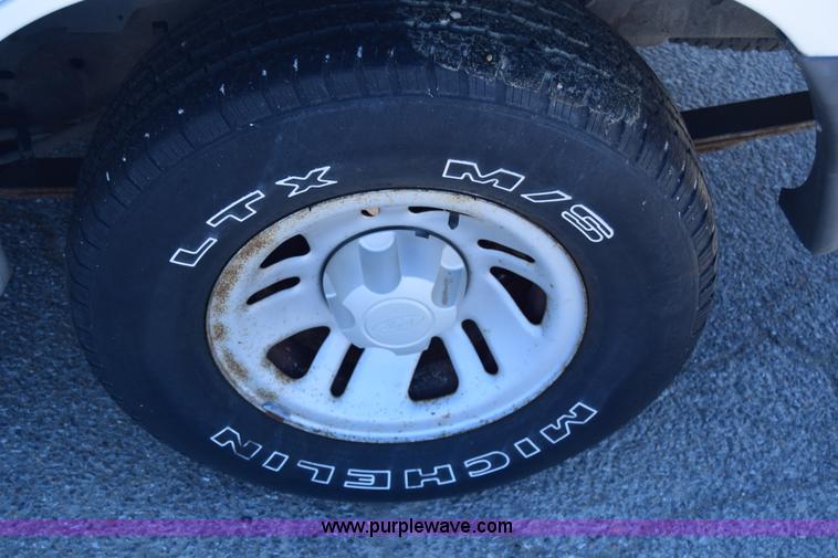 image for item K8696 2000 Ford Explorer SUV