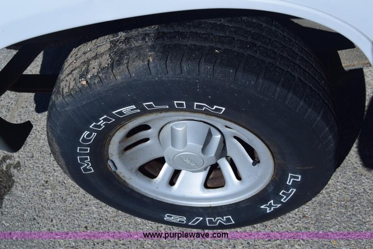 image for item K8696 2000 Ford Explorer SUV