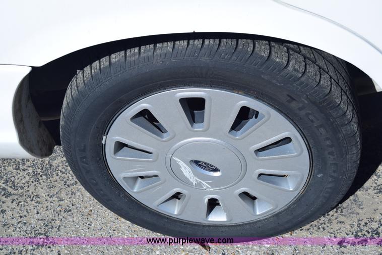 image for item K8699 2008 Ford Crown Victoria Police Interceptor