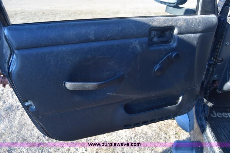 image for item K8708 2003 Jeep Wrangler Sport SUV