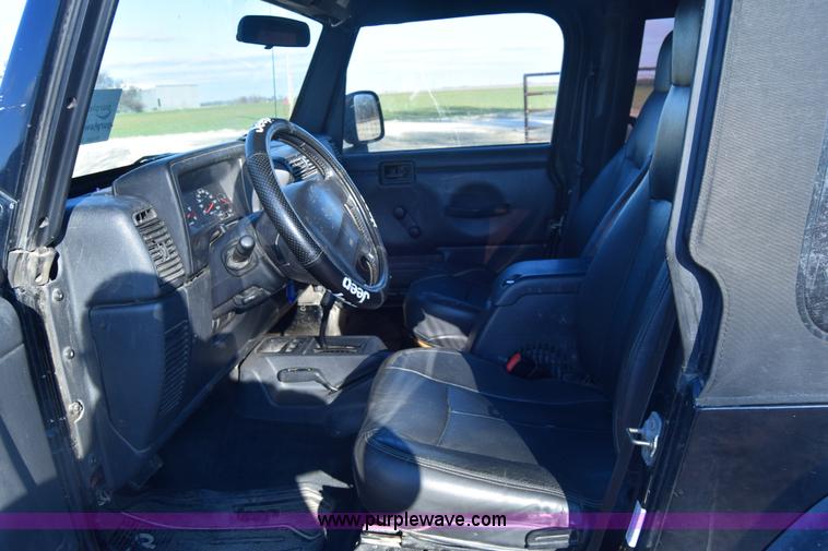 image for item K8708 2003 Jeep Wrangler Sport SUV