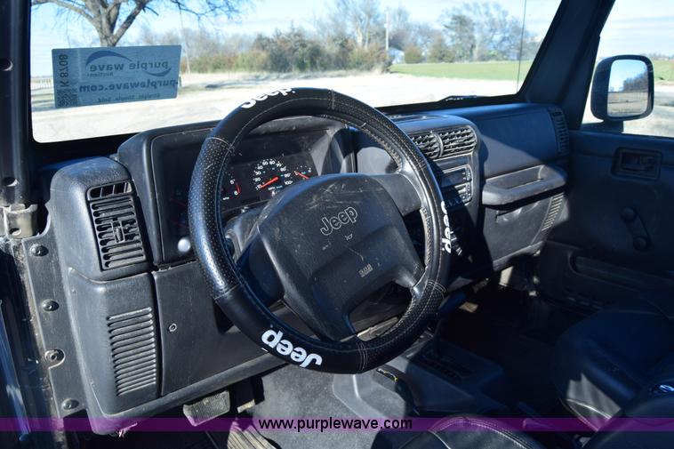 image for item K8708 2003 Jeep Wrangler Sport SUV