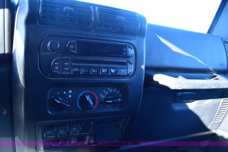 image for item K8708 2003 Jeep Wrangler Sport SUV