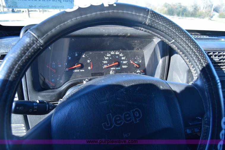 image for item K8708 2003 Jeep Wrangler Sport SUV