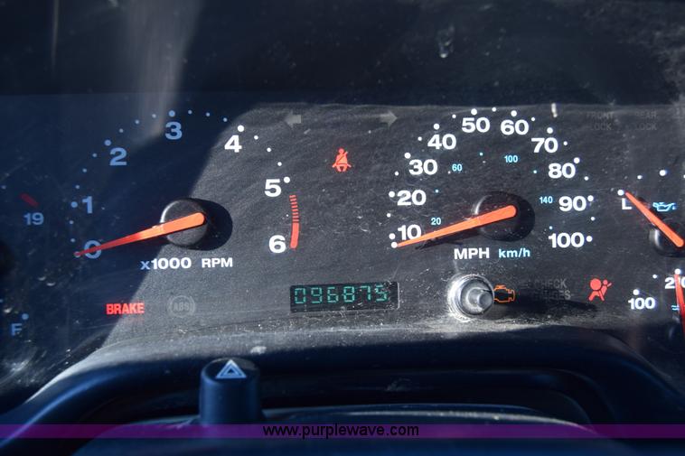 image for item K8708 2003 Jeep Wrangler Sport SUV