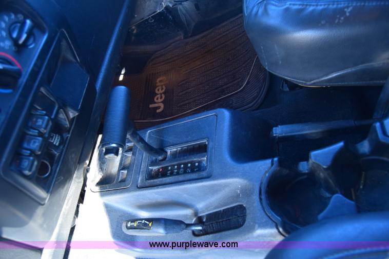 image for item K8708 2003 Jeep Wrangler Sport SUV