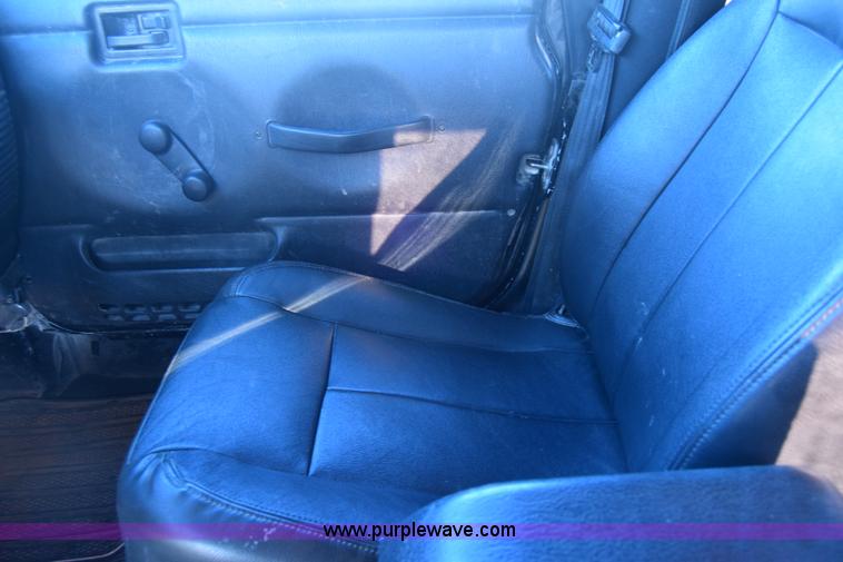 image for item K8708 2003 Jeep Wrangler Sport SUV