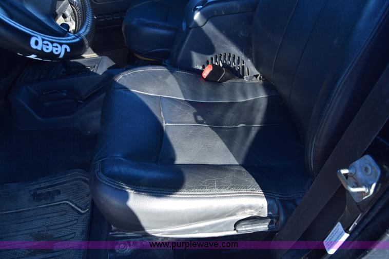 image for item K8708 2003 Jeep Wrangler Sport SUV