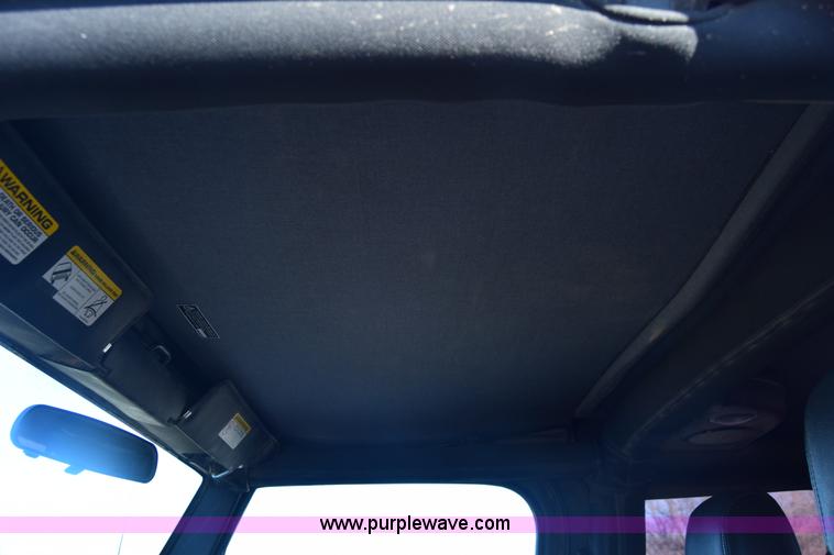 image for item K8708 2003 Jeep Wrangler Sport SUV