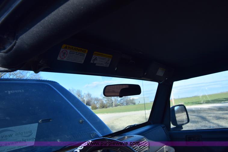 image for item K8708 2003 Jeep Wrangler Sport SUV