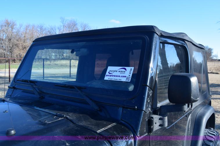 image for item K8708 2003 Jeep Wrangler Sport SUV