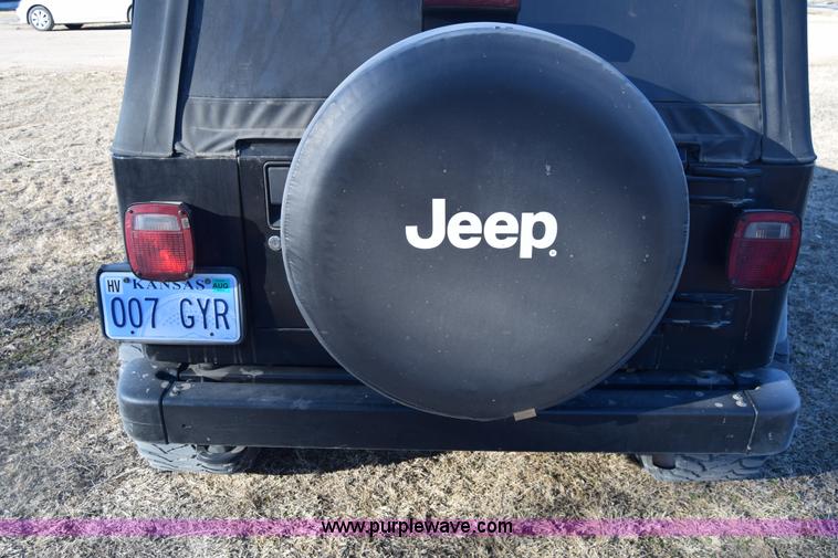 image for item K8708 2003 Jeep Wrangler Sport SUV