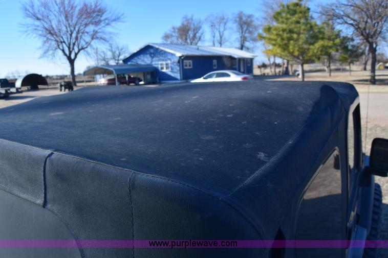 image for item K8708 2003 Jeep Wrangler Sport SUV